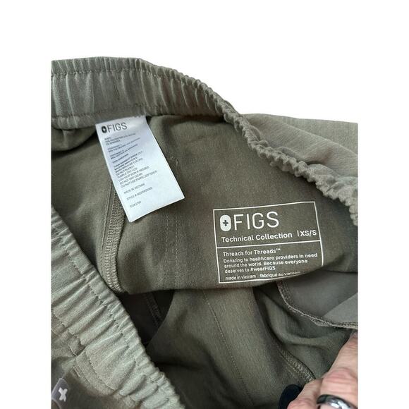 FIGS Men's Olive Green Elmina Collared Top & Kauro Cargo Scrub Pants Size XS - Picture 11 of 13